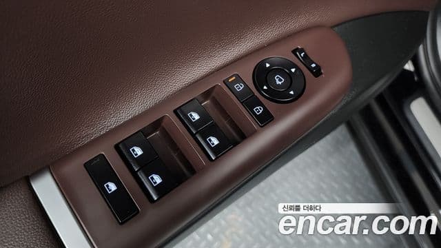 Hyundai Grandeur Hybrid 2023 — ფოტო 32/34