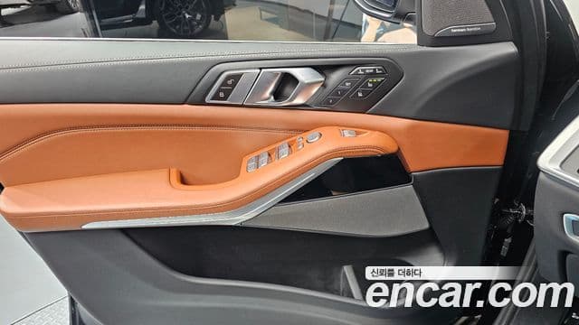 BMW X7 2024 — Photo 17/34