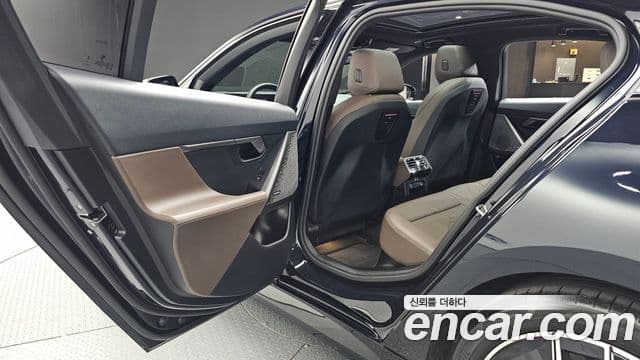 BMW 5 Series 2024 — Şəkil 12/20