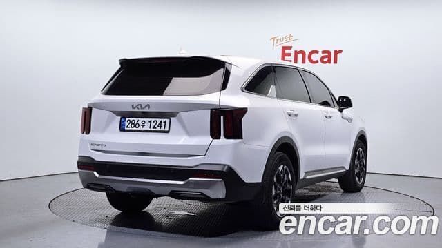 Kia Sorento 2023 — ფოტო 2/20