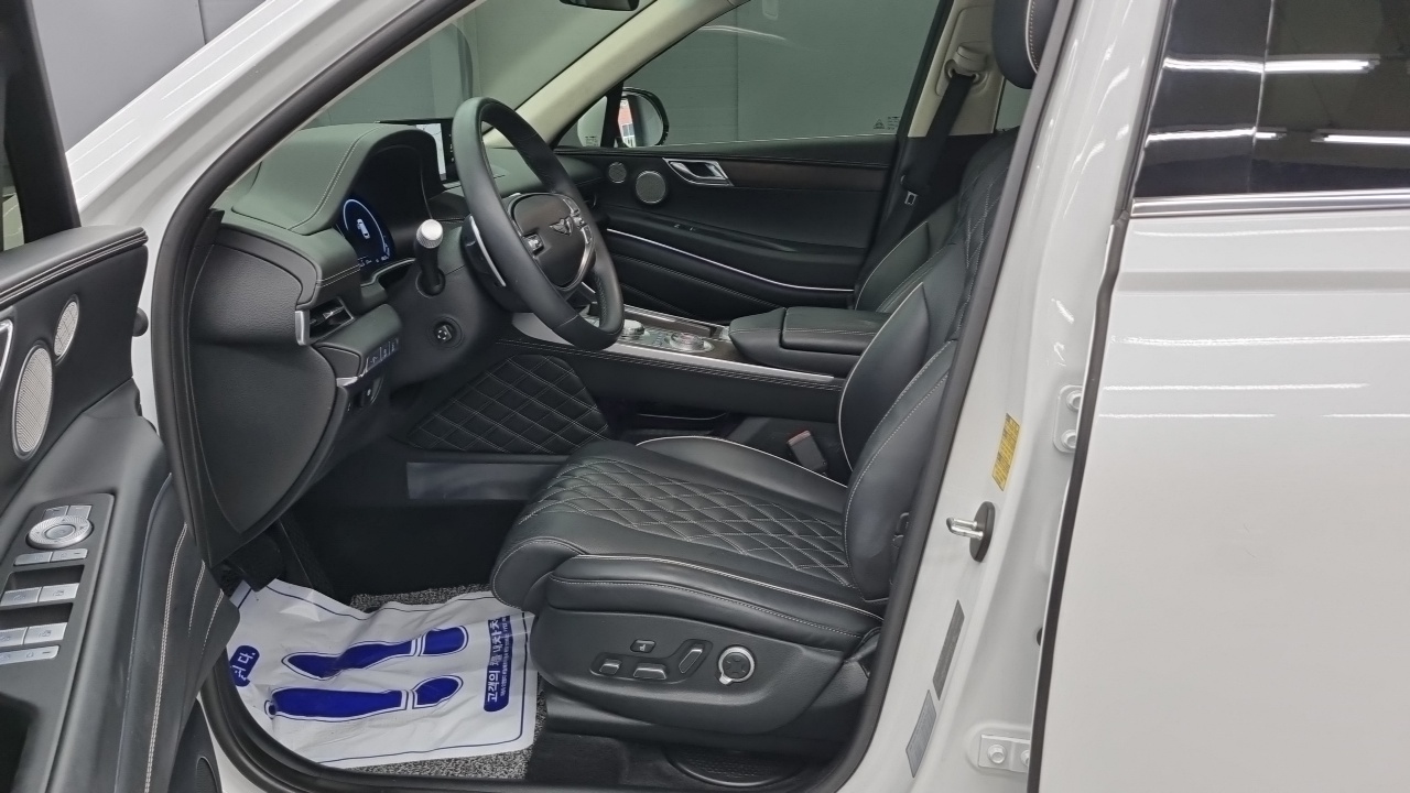 Genesis GV80 2023 — ფოტო 9/18