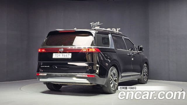 Kia Carnival 2020 — Фото 1/20
