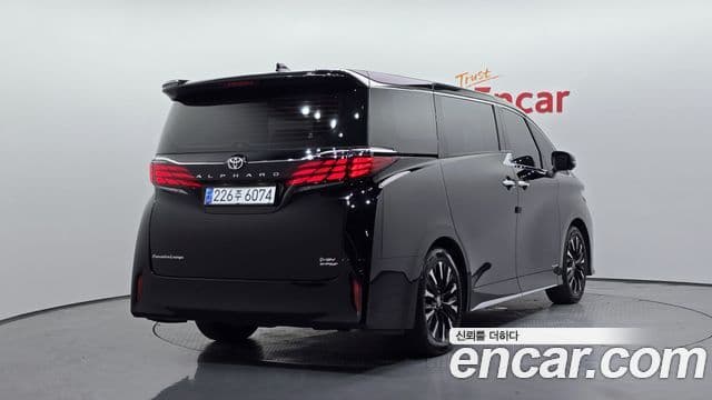 Toyota Alphard 2024 — Фото 2/20