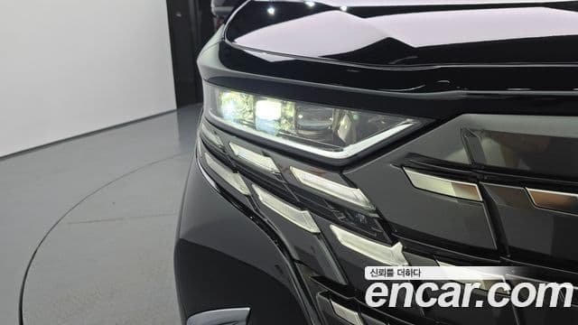 Toyota Alphard 2024 — Photo 16/37