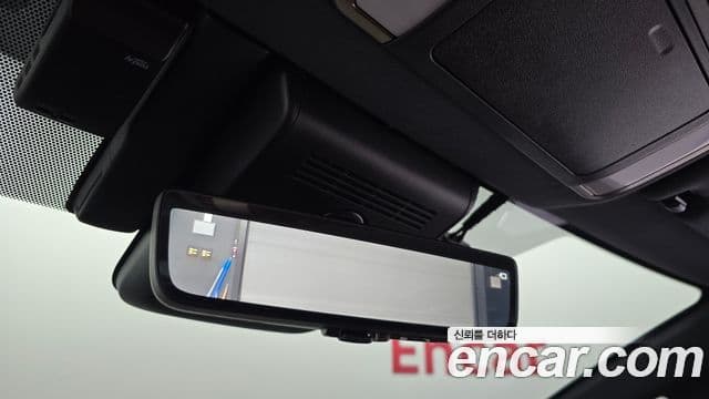 Toyota Alphard 2024 — Photo 35/37