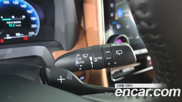 Toyota Alphard 2024 — Photo 33/37