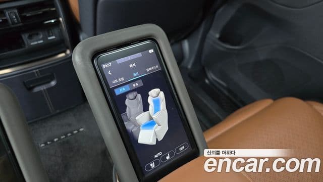 Toyota Alphard 2024 — Photo 28/37