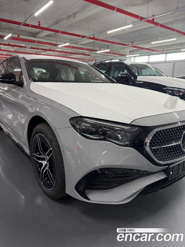 Mercedes-Benz E-Class 2026 — Photo 1/9