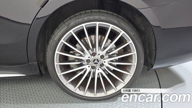 Mercedes-Benz S-Class 2023 — Photo 22/32