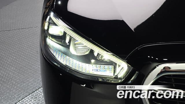 Mercedes-Benz S-Class 2023 — Photo 15/32
