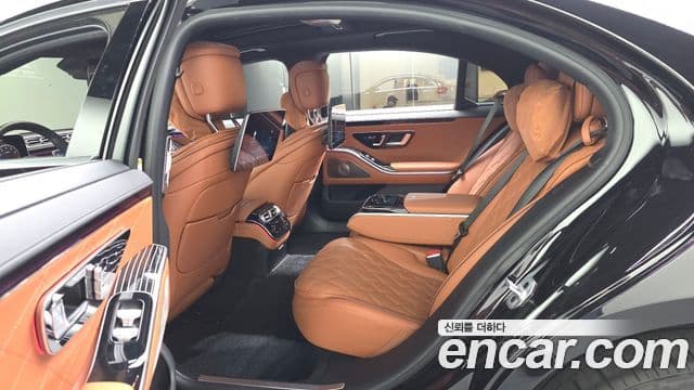 Mercedes-Benz S-Class 2023 — Photo 28/32