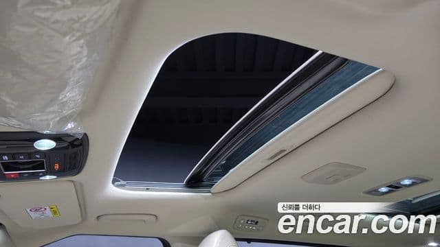Kia Carnival 2024 — ფოტო 19/20