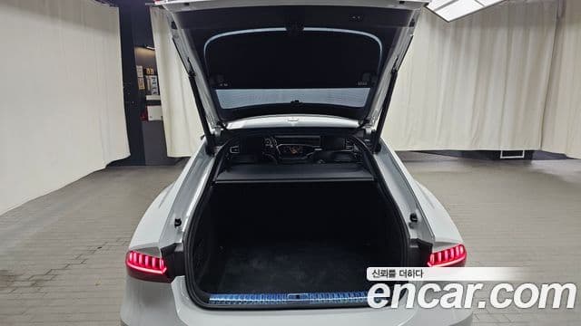 Audi A7 2021 — Şəkil 17/20