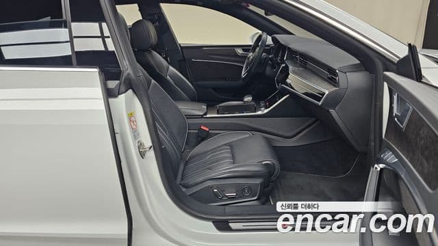 Audi A7 2021 — Şəkil 31/35