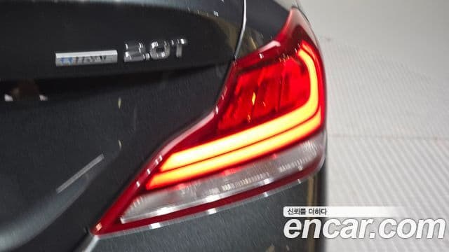 Genesis G70 2019 — Photo 17/33