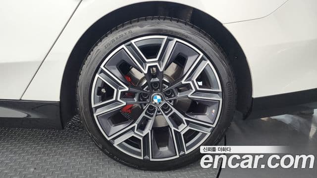 BMW 5 Series 2025 — Photo 32/34