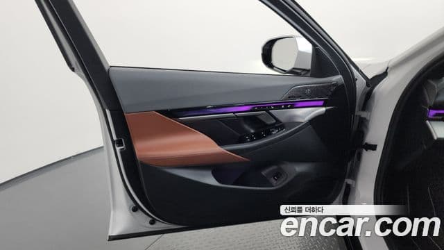BMW 5 Series 2025 — Photo 10/34