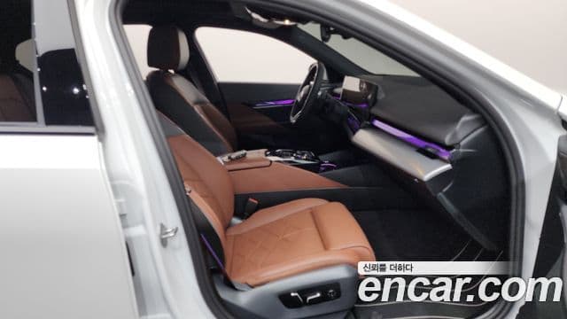 BMW 5 Series 2025 — Photo 15/34
