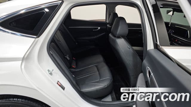 Hyundai Sonata 2022 — ფოტო 11/20