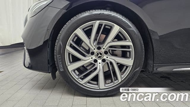 Mercedes-Benz E-Class 2025 — ფოტო 5/20