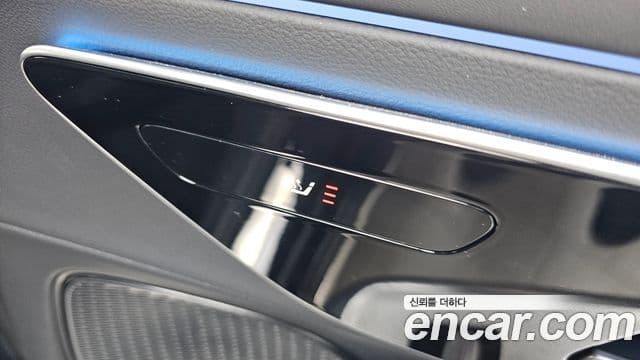 Mercedes-Benz E-Class 2025 — ფოტო 15/20