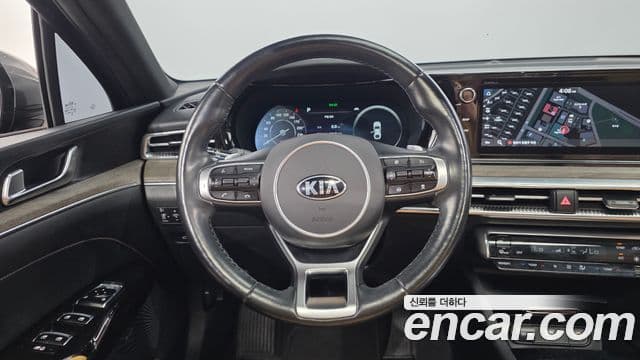 Kia K5 2021 — ფოტო 13/20