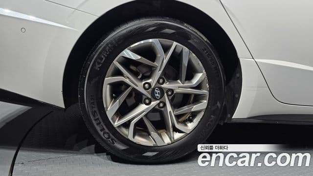 Hyundai Sonata Hybrid 2021 — Photo 3/30