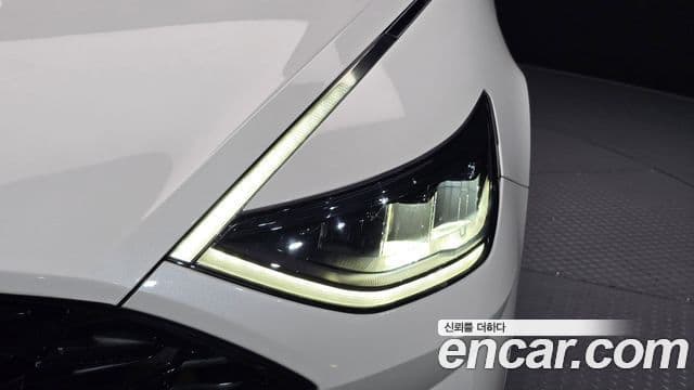 Hyundai Sonata Hybrid 2021 — Photo 7/30