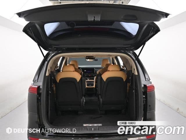 Kia Carnival 2022 — ფოტო 18/20