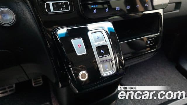Hyundai Staria 2024 — ფოტო 9/20