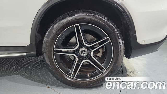 Mercedes-Benz GLC-Class 2022 — Photo 23/32