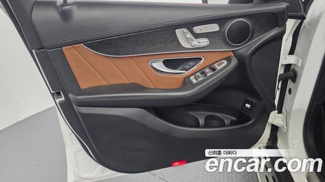 Mercedes-Benz GLC-Class 2022 — Photo 1/32