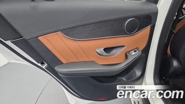 Mercedes-Benz GLC-Class 2022 — Photo 3/32