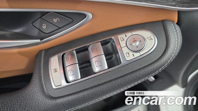 Mercedes-Benz GLC-Class 2022 — Photo 26/32