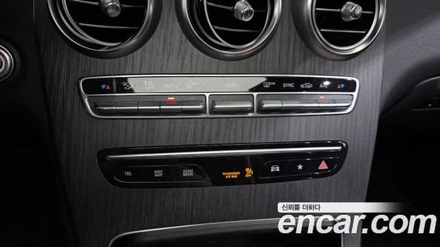 Mercedes-Benz GLC-Class 2022 — Photo 17/32