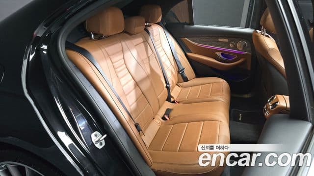 Mercedes-Benz E-Class 2021 — Фото 12/20