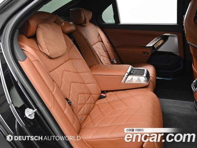 BMW 7 Series 2025 — Photo 1/20