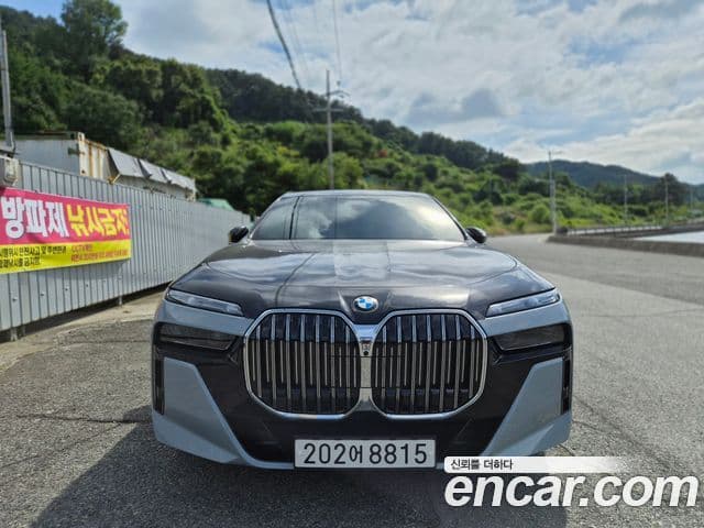 BMW 7 Series 2023 — ფოტო 2/19