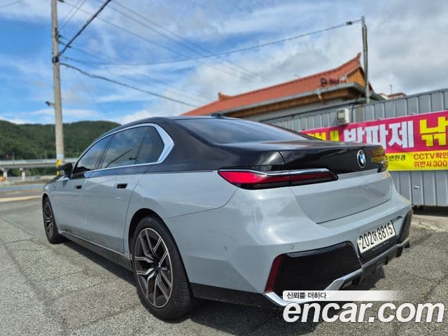 BMW 7 Series 2023 — ფოტო 3/19