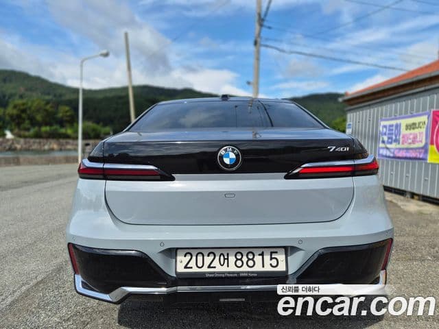 BMW 7 Series 2023 — ფოტო 4/19