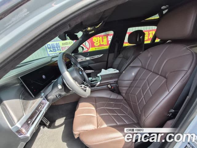 BMW 7 Series 2023 — ფოტო 5/19