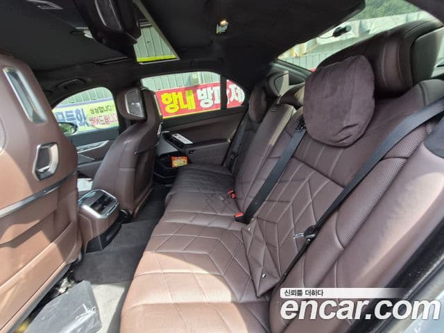 BMW 7 Series 2023 — ფოტო 6/19