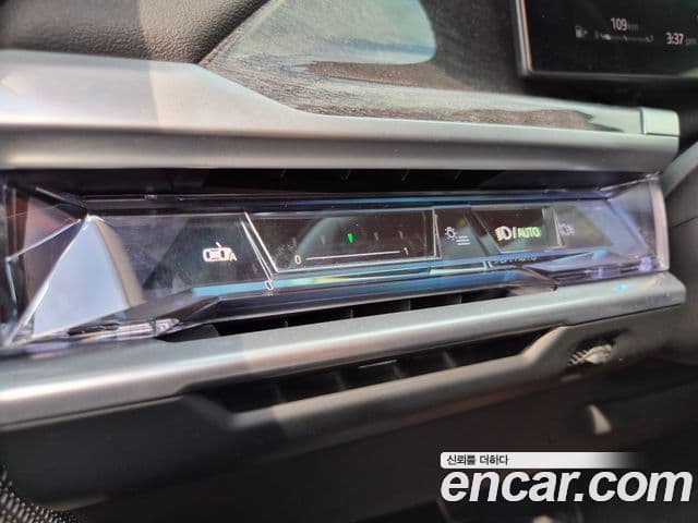 BMW 7 Series 2023 — ფოტო 9/19