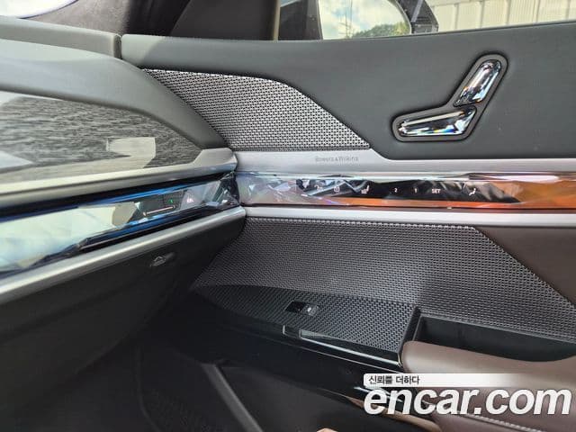 BMW 7 Series 2023 — ფოტო 11/19