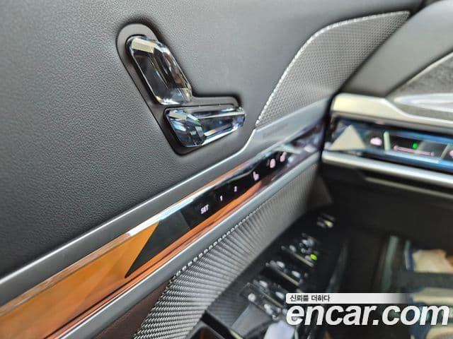 BMW 7 Series 2023 — ფოტო 13/19