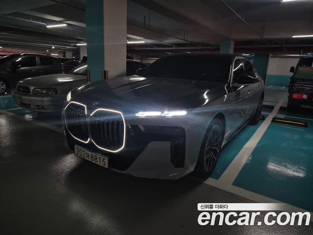 BMW 7 Series 2023 — ფოტო 18/19