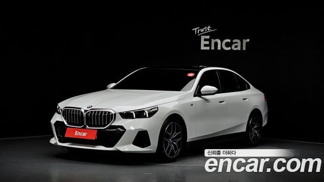 BMW 5 Series 2025 — ფოტო 1/20