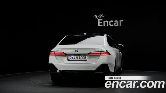BMW 5 Series 2025 — ფოტო 4/20