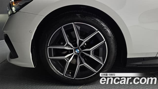 BMW 5 Series 2025 — ფოტო 5/20