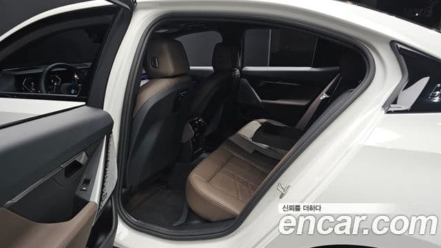 BMW 5 Series 2025 — ფოტო 12/20